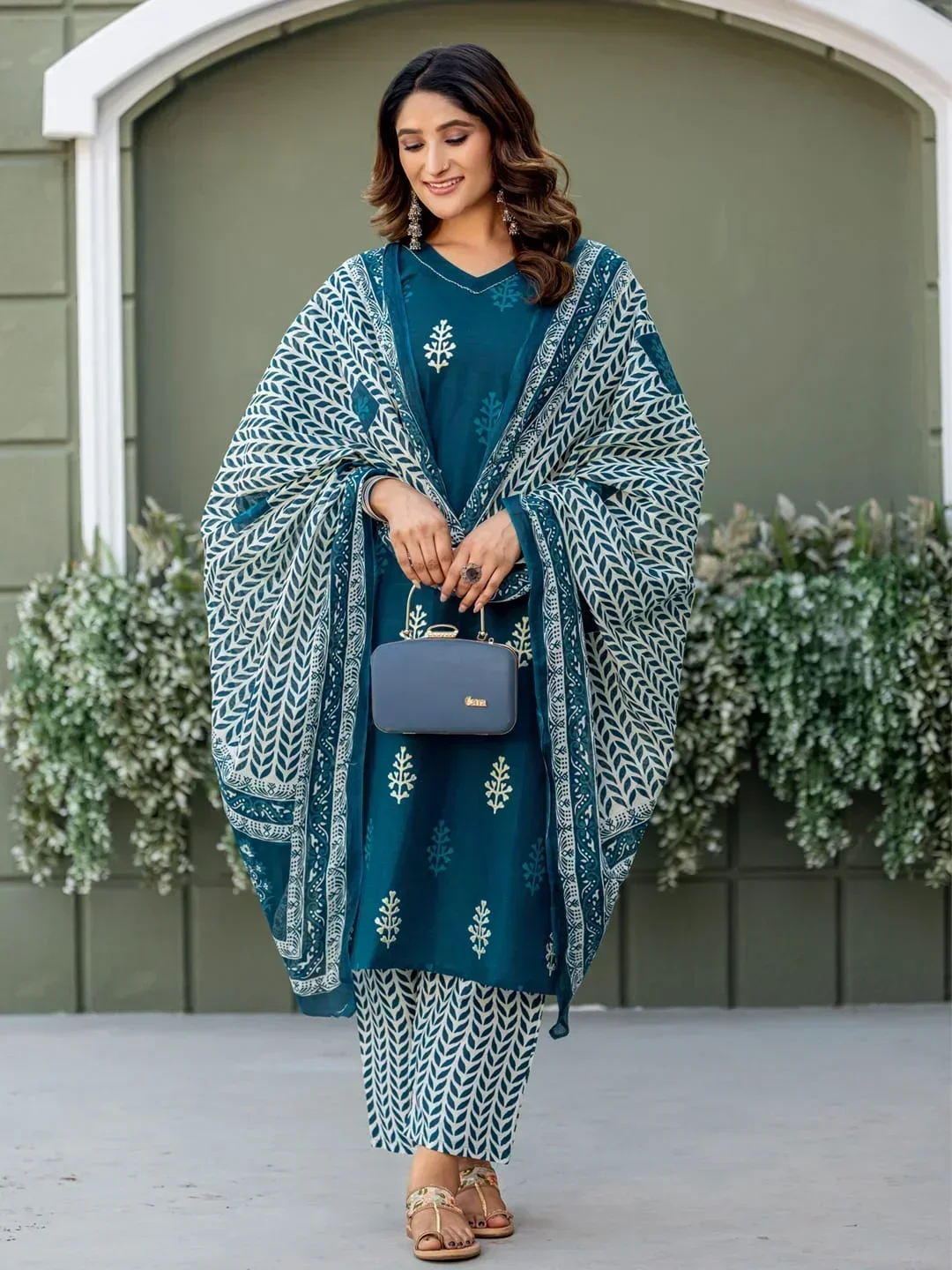 sk fashion  women's blue cotton kurti pant & dupatta set